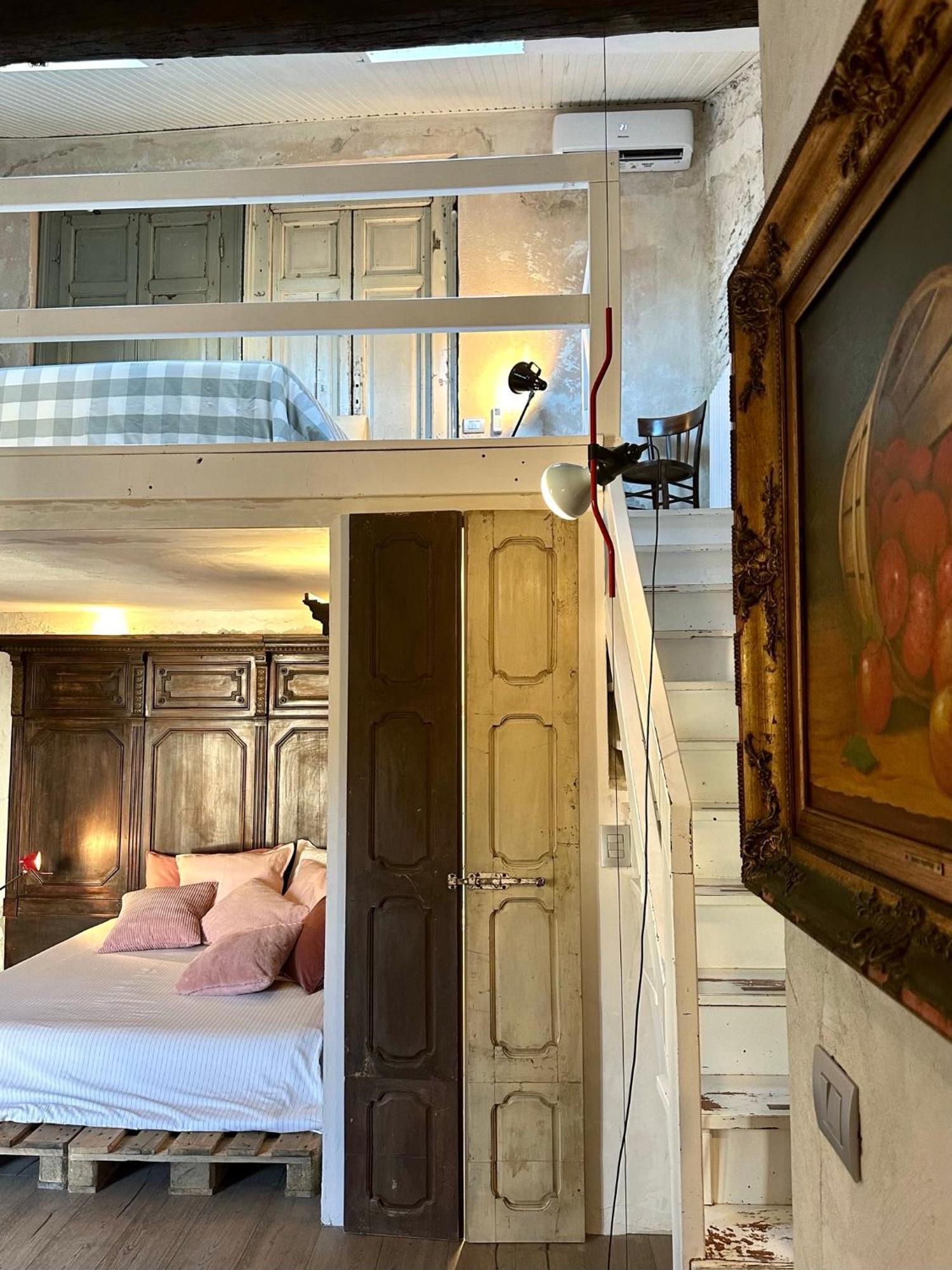 Charming And Design Attic Loft Central Milan In Coolest Area Navigli Ticinese Milão Exterior foto